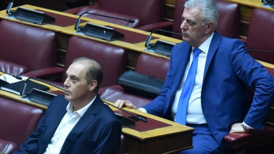 Σκηνικό διάλυσης στην Ελληνική Λύση μετά τις αποχωρήσεις βουλευτών - Άγρια κόντρα Βελόπουλου με Μυλωνάκη