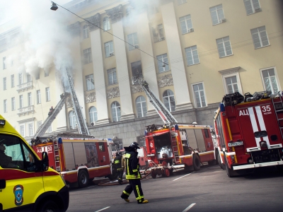 Συναγερμός στη Ρωσία - Πυρκαγιά ξέσπασε σε κτίριο του υπουργείου Άμυνας στο κέντρο της Μόσχας