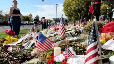 Οι Αμερικάνοι δεν ξεχνούν και τιμούν τη μνήμη του Charlie Kirk