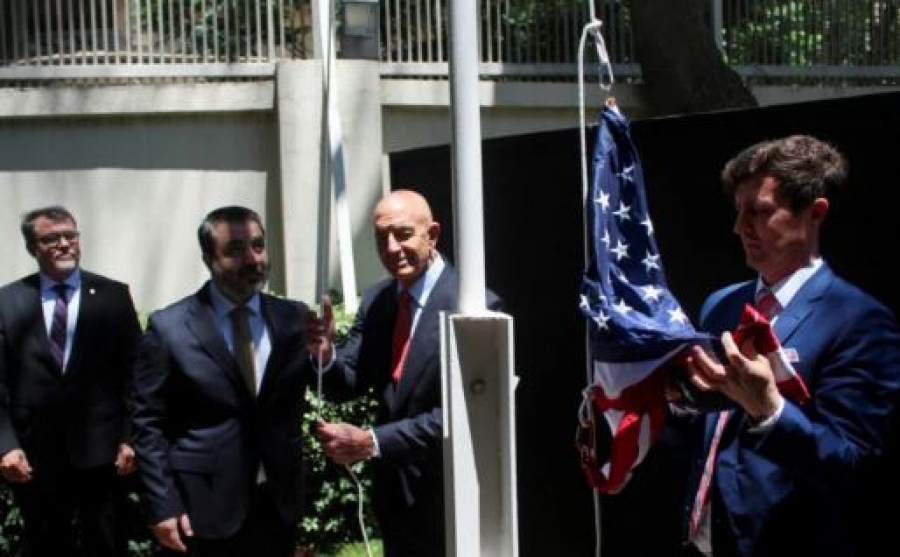 Συρία - ΗΠΑ: Έπαρση της αστερόεσσας στην Δαμασκό μετά από 13 χρόνια