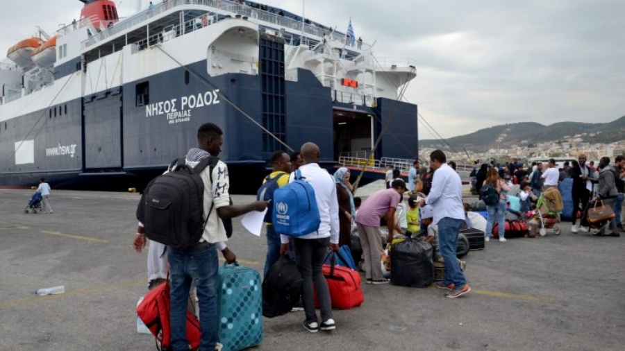 Στον Πειραιά 215 μετανάστες από τη Μόρια – Θα φιλοξενηθούν σε Αττική, Πελοπόννησο