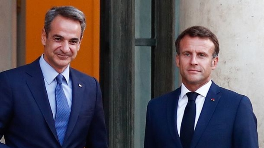 Στο Παρίσι ο Μητσοτάκης για τη διεθνή συνάντηση κορυφής για το Διάστημα - Συνάντηση με Macron