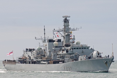 Η Βρετανία στέλνει φρεγάτα για να συνοδεύσει ρωσικά πλοία στο κανάλι της Μάγχης
