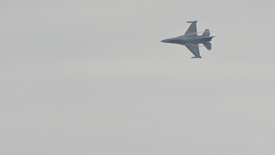 Πιλότος F-16: Τιμούμε αυτούς που στάθηκαν όρθιοι, η ελευθερία δεν χαρίζεται - Τασούλας: Η μεγαλοσύνη στα έθνη δεν περνιέται με το στρέμμα