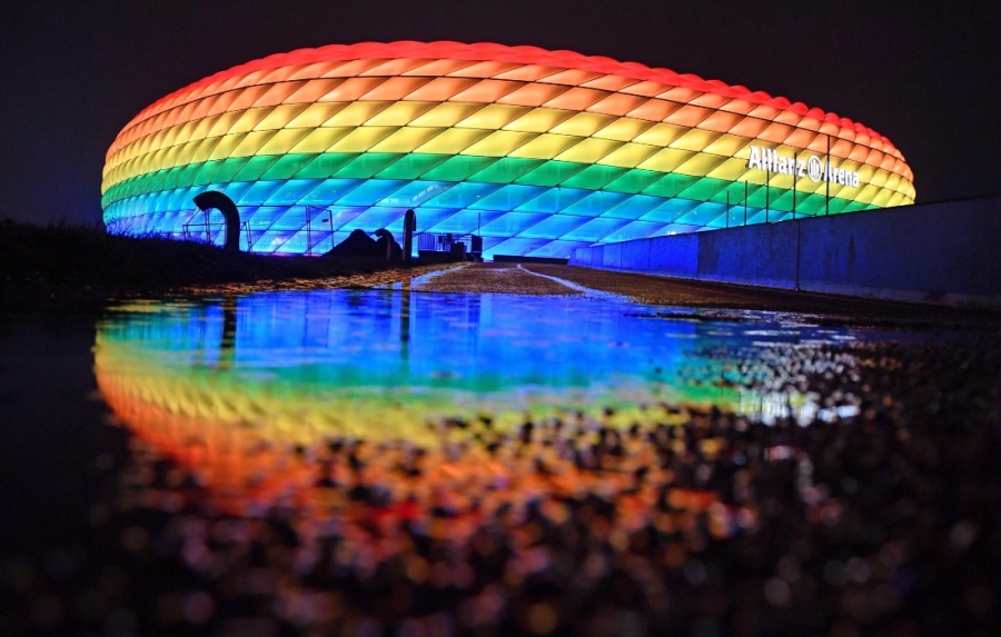 EURO 2020: «Όχι» της UEFA στη... χρωματιστή ΛΟΑΤΚΙ Allianz Arena του Μονάχου - Ανάβουν τα φώτα άλλα γερμανικά γήπεδα