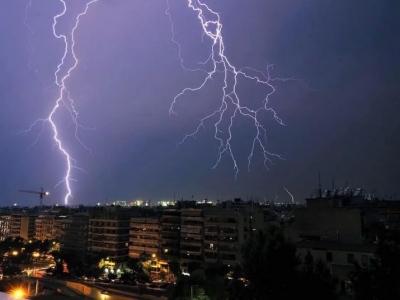 Στο έλεος των καταιγίδων η Θεσσαλονίκη - Πλημμύρισαν ρέματα, σπίτια, διακοπές ρεύματος