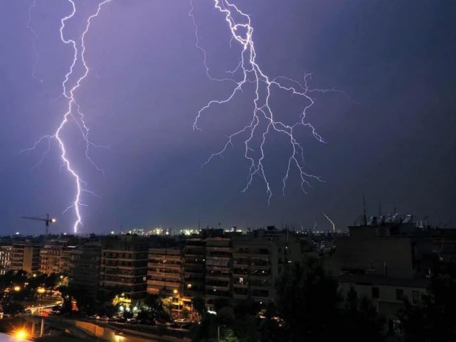 Στο έλεος των καταιγίδων η Θεσσαλονίκη - Πλημμύρισαν ρέματα, σπίτια, διακοπές ρεύματος