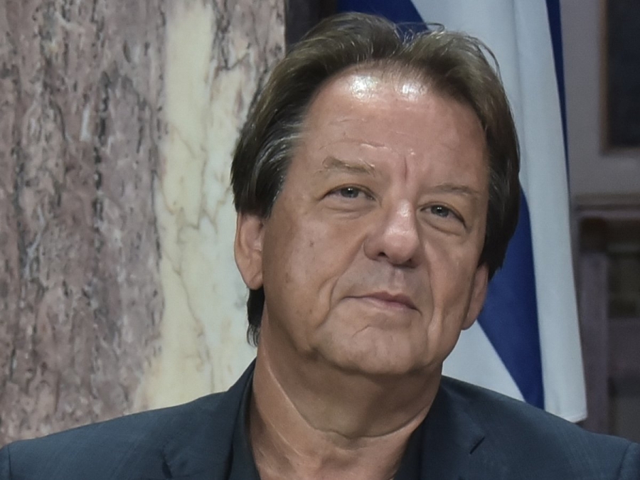 Γραβάνης (καθ.Φαρμακολογίας): Με τη μάσκα ΚΝ95 ακόμα και σε συνωστισμό, μειώνουμε τη μετάδοση του ιού κατά 99%