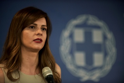 Αχτσιόγλου: Διπλασιάζονται τα επιδόματα για 650.000 οικογένειες με ένα παιδί από το 2018