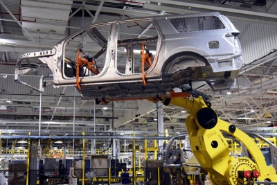 ΗΠΑ: Επαναλειτουργούν οι τρεις μεγαλύτερες αυτοκινητοβιομηχανίες παρά τις ανησυχίες των εργαζομένων