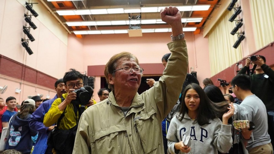 Χονγκ Κονγκ: Συντριπτική νίκη των φιλοδημοκρατικών στις περιφερειακές εκλογές - Ισχυρό μήνυμα στο Πεκίνο