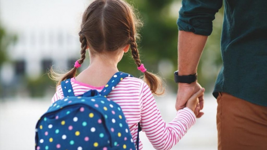 Νέα μελέτη για τον κορωνοϊό - Υπερδιπλασιάστηκαν τα κορίτσια που μπαίνουν πρόωρα στην εφηβεία