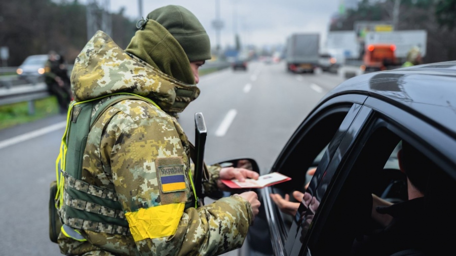 Χάος στα σύνορα της Ουκρανίας - Παρέλυσαν τα τελωνεία, ανεστάλη η είσοδος και η έξοδος από τη χώρα