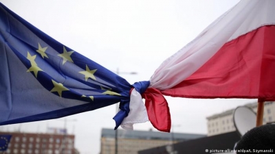 Πολωνία: Απειλή για veto σε περίπτωση που «κοπούν» κονδύλια εξαιτίας των κανόνων του Κράτους Δικαίου – «Η ΕΕ θέλει ανατροπή της κυβέρνησης»