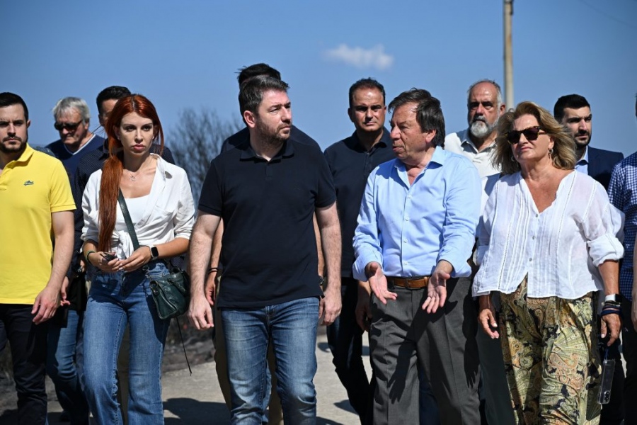 Ανδρουλάκης: Καίγεται όλη η Ελλάδα και η κυβέρνηση αρκείται σε κροκοδείλια δάκρυα