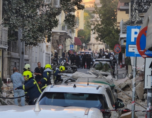Έκρηξη στην Πλάκα: Πανικός στο κέντρο της Αθήνας – Κατέρρευσε κτίριο