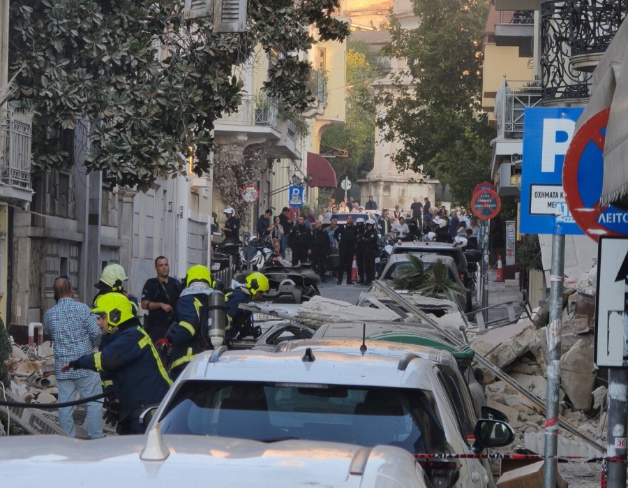 Έκρηξη στην Πλάκα: Πανικός στο κέντρο της Αθήνας – Κατέρρευσε κτίριο