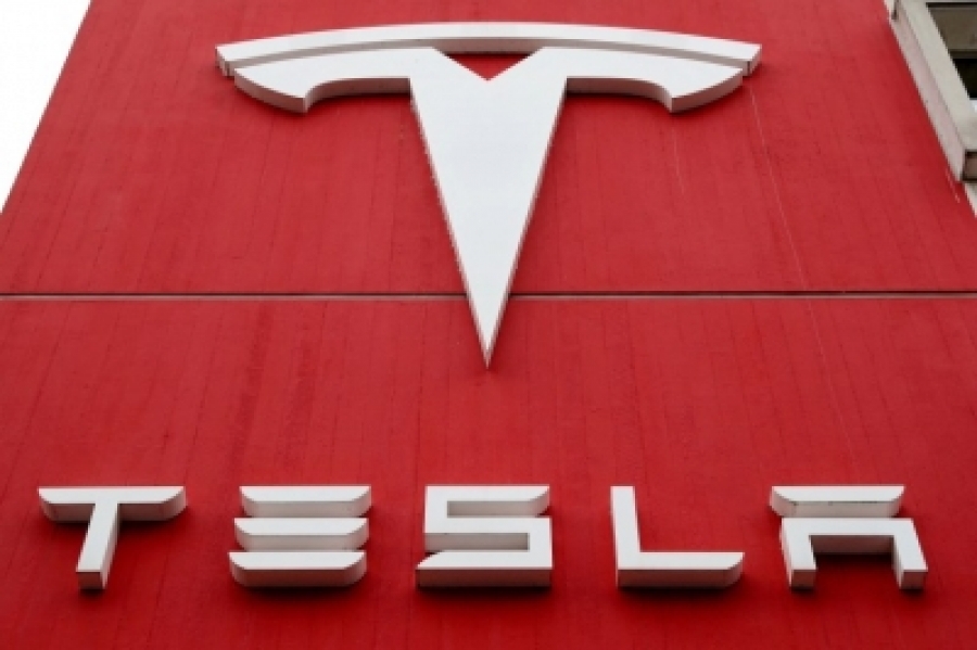 Tesla: Kέρδη 3,69 δισ. δολ. το δ' τρίμηνο 2022 - Ρεκόρ εσόδων, στα 24,32 δισ. δολ.