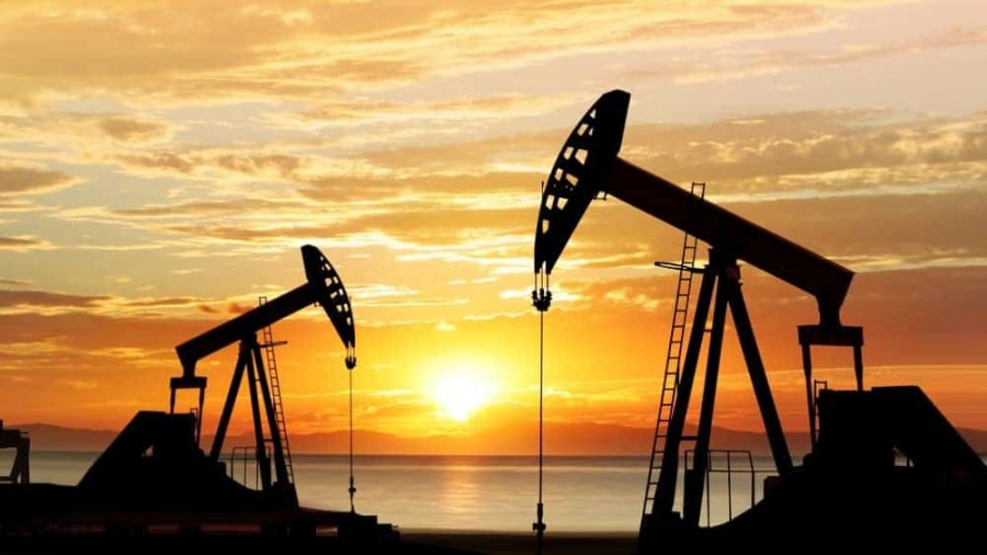 ΕΙΑ: Βελτιώνει τις προβλέψεις για το πετρέλαιο – Στα 38,5 δολ. το αργό το 2020, στα 41,4 δολ. το Brent