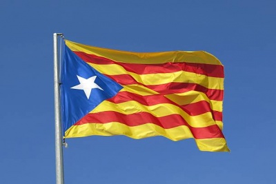 Καταλονία: Μάχη στήθος με στήθος δίνουν οι υπέρμαχοι της ανεξαρτησίας (45,7%) και οι πολέμιοι (43,9%) ενόψει των εκλογών (21/12)