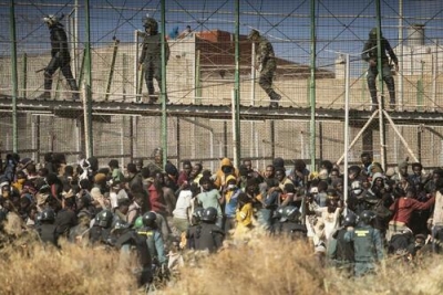 Αιματηρές συγκρούσεις στο Μαρόκο: 18 νεκροί μετανάστες, δεκάδες τραυματίες αστυνομικοί κοντά στον ισπανικό θύλακα Μελίγια