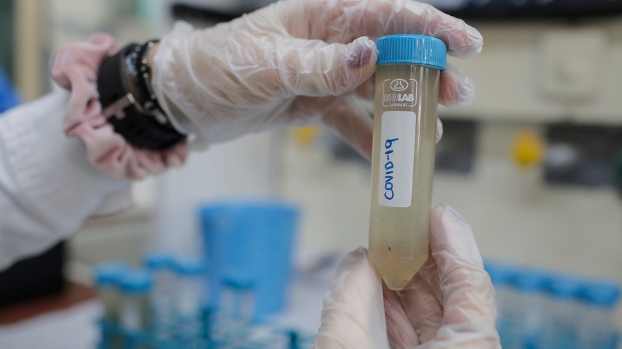 Οριακή αύξηση στο μέσο εβδομαδιαίο ιικό φορτίο του SARS-CoV-2 στα αστικά λύματα Αττικής - Οριακή πτώση στην Θεσσαλονίκη