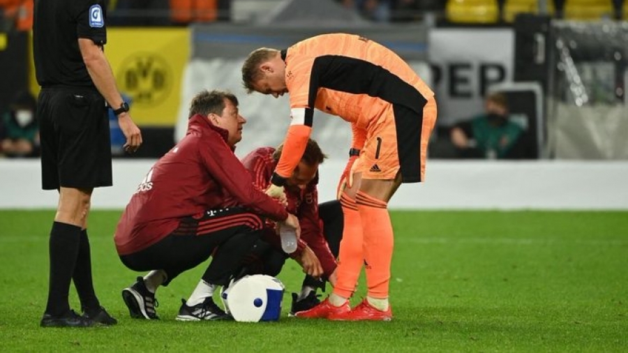 Μπάγερν: Ανησυχία για Νόιερ μετά τον τραυματισμό του στο Σούπερ Καπ Γερμανίας