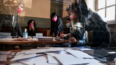 ΚΙΝΑΛ - εκλογές: Νέα παράταση στα εκλογικά κέντρα με ουρές πολιτών - Εντυπωσιακή συμμετοχή με 280.000 ψήφους