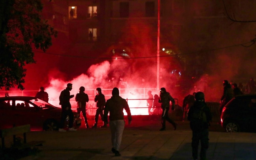 Ταυτοποιήθηκαν άλλοι 3 ύποπτοι για τον ξυλοδαρμό του αστυνομικού στη Νέα Σμύρνη