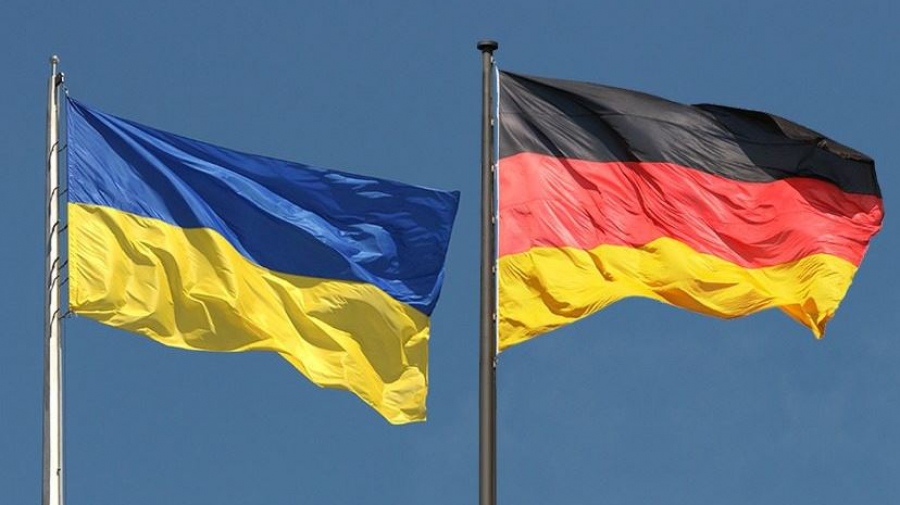 Reuters: Η Γερμανία και ορισμένα μέλη της ΕΕ αντιτίθενται στη χορήγηση 20 δισ. ευρώ προς την Ουκρανία