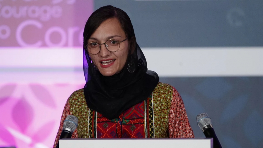 Σοκάρει η πρώτη γυναίκα δήμαρχος του Αφγανιστάν: «Είμαι εδώ, περιμένω τους Taliban να έρθουν να με σκοτώσουν»