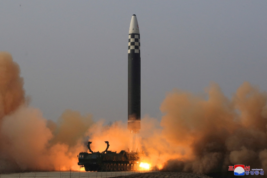 Ένταση στην Κορέα: Εκτόξευσε διηπειρωτικό πύραυλο ο Kim – Λάθος συναγερμός στην Ιαπωνία