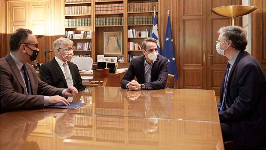 Συνάντηση Μητσοτάκη με Ισραηλινό καθηγητή για το φάρμακο κατά του κορωνοϊού - Παρών και ο Τσιόδρας