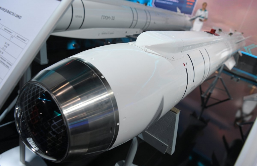 Σαν βρυχηθμός θηρίου: Ο ρωσικός στρατός επιτέθηκε για 1η φορά με υβριδικό πύραυλο και βόμβα ολίσθησης - Το συγκλονιστικό βίντεο