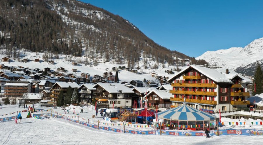 Ελβετία - Covid: Δεκάδες Βρετανοί τουρίστες εγκατέλειψαν την καραντίνα για το…χιονοδρομικό κέντρο