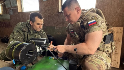 «Ένας χειριστής drone αξίζει πιο πολύ από ένα τανκ» - Ανταπόκριση από τη πρώτη γραμμή του μετώπου που έχει αλλάξει τον πόλεμο