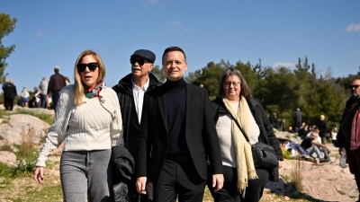 Δήμος Αθηναίων: Πλήθος κόσμου στο  γλέντι στον Λόφο του Φιλοπάππου - Δούκας:Τιμάμε και φέτος μια παράδοση δεκαετιών