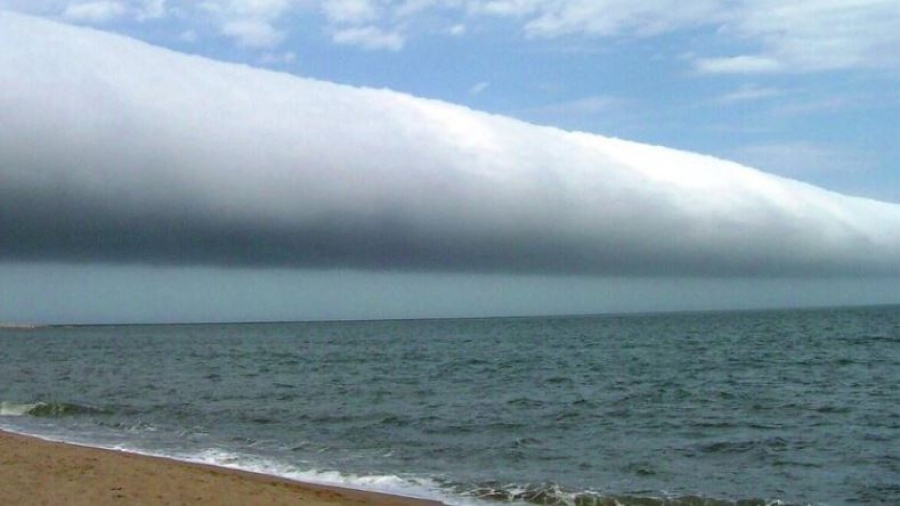 Ένα ασυνήθιστο σύννεφο εμφανίστηκε πάνω από τη Μαύρη Θάλασσα