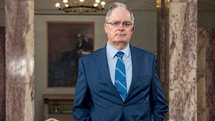 Ακατάλληλος ο Πρόεδρος της Δημοκρατίας - Μπέρδεψε τα λόγια του σε απευθείας μετάδοση