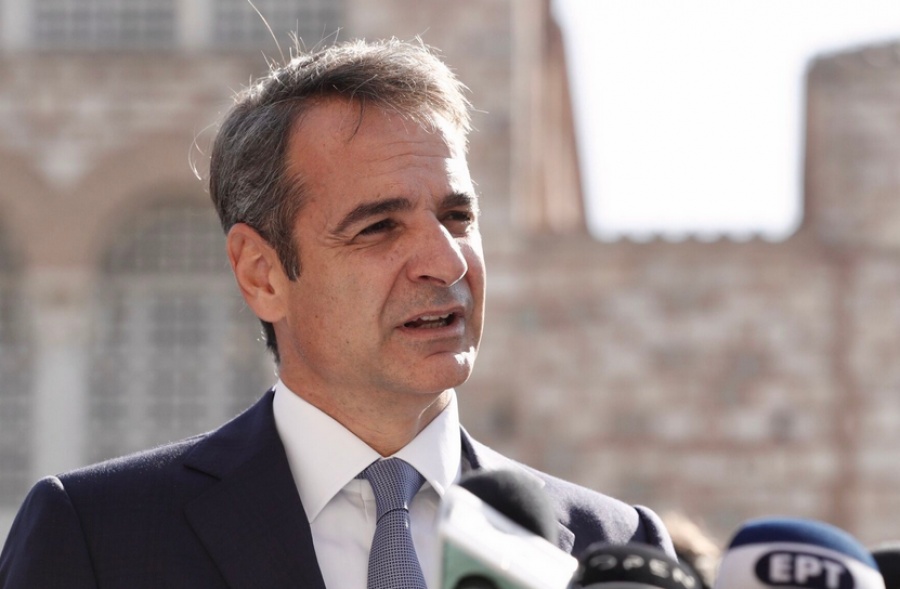 Στην πλατεία Αριστοτέλους ο πρωθυπουργός - Συνομιλίες με πολίτες, βουλευτές και κομματικά στελέχη