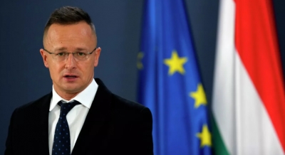 Σάλος: Ολλανδικό κρατικό κανάλι λογόκρινε τις αναφορές του Ούγγρου Υπουργού Εξωτερικών για τη διαφθορά στην Κομισιόν