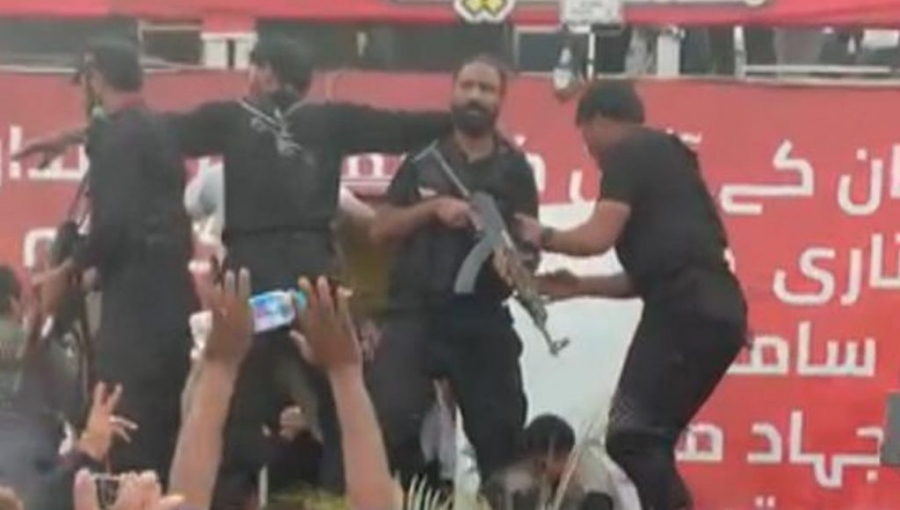 Σοκ στο Πακιστάν: Απόπειρα δολοφονίας κατά του πρώην πρωθυπουργού Imran Khan - Τον πυροβόλησαν σε πορείας διαμαρτυρίας