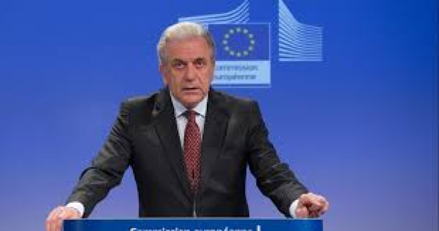 Αβραμόπουλος (ΕΕ): Η Ευρώπη δεν μπορεί να αντιμετωπίσει ταυτόχρονα το προσφυγικό, την τρομοκρατία και την οικονομική κρίση