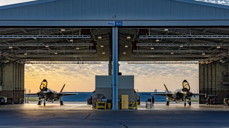 Φονικό ολίσθημα... Αποκαλύφθηκε η πρώτη χώρα του ΝΑΤΟ που θα φιλοξενήσει ουκρανική βιομηχανία όπλων