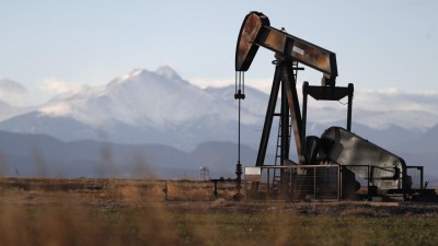 «Άλμα» άνω του 3% στο πετρέλαιο, με ώθηση από τον τυφώνα «Δέλτα» και την απεργία στη Νορβηγία