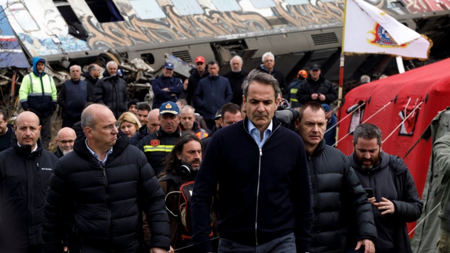 Αντιπολίτευση: Οργή για τη συνέντευξη Μητσοτάκη – «Και στο έγκλημα των Τεμπών το ίδιο μοτίβο: Διαφθορά και συγκάλυψη»