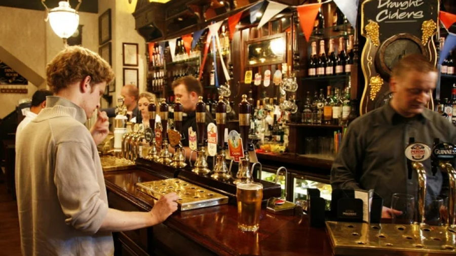 Βρετανία: Στα 100 ευρώ μια μπριζόλα, 23 ευρώ μια μπύρα - Η ενεργειακή κρίση «γονατίζει» την Ευρώπη