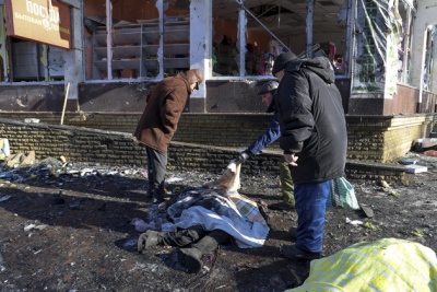 Πέντε άμαχοι νεκροί και τρεις τραυματίες από ουκρανικό βομβαρδισμό στο Donetsk