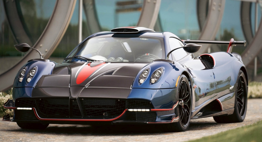 H Pagani Huayra βαστάει ακόμη
