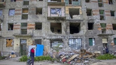 Οι Ρώσοι σφυροκοπούν με ολμοβόλα και ρουκέτες το Σεβεροντονέτσκ στην Ουκρανία - «Καταστρέφουν την πόλη»